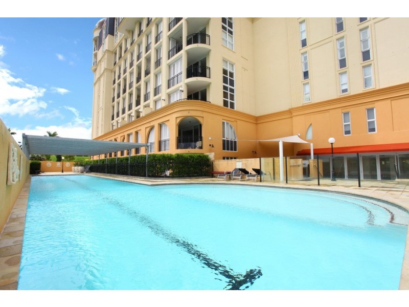 74 ‘Porto Bellago’ 3030 The Boulevard, Carrara QLD 4211