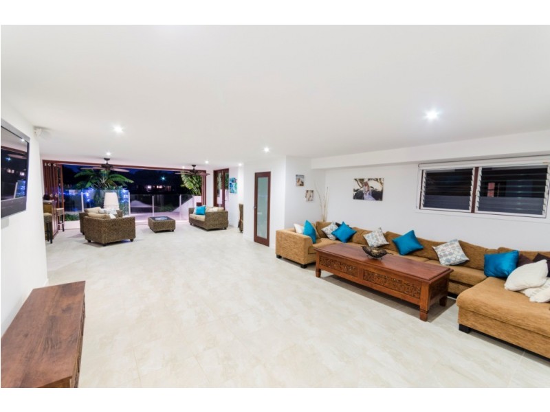 373 Benowa Road, Benowa Waters QLD 4217