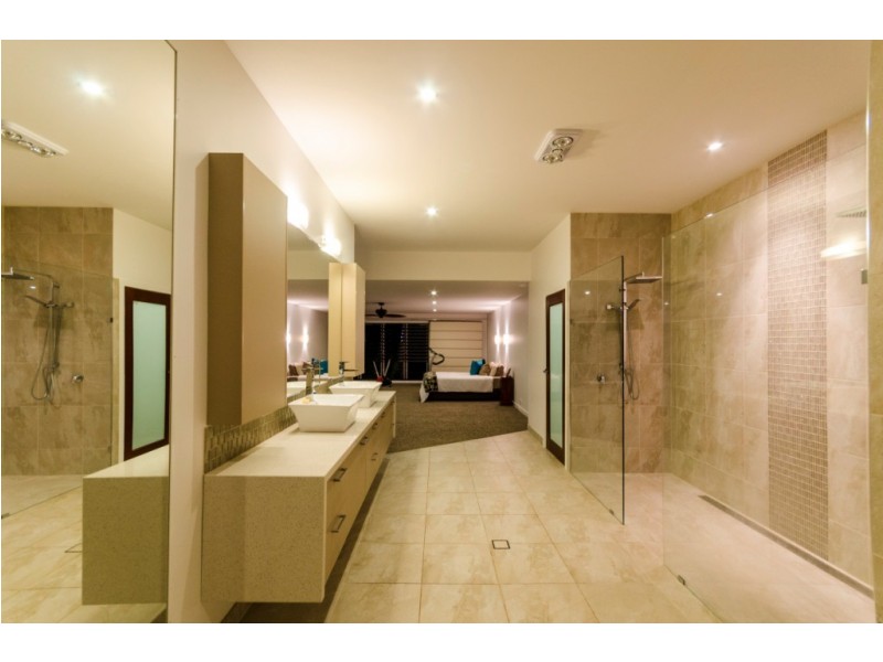 373 Benowa Road, Benowa Waters QLD 4217