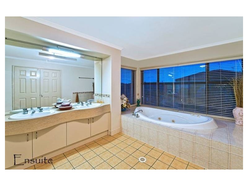 58 Sir Bruce Small Boulevard, Benowa Waters QLD 4217
