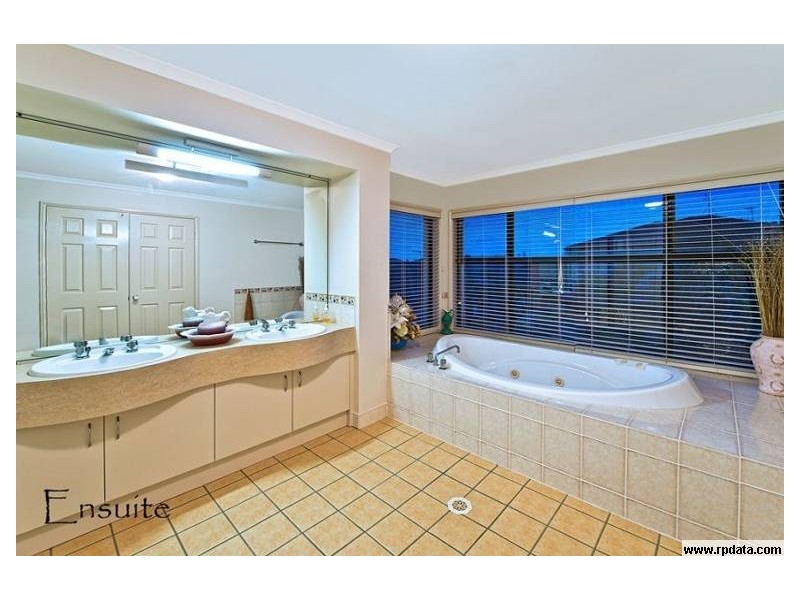 58 Sir Bruce Small Boulevard, Benowa Waters QLD 4217