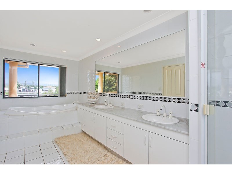 Villa 1 ‘Ashton’ Rhode Island, 125 Santa Cruz Boulevard, Clear Island Waters QLD 4226