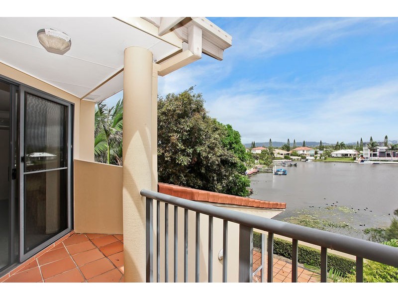 Villa 1 ‘Ashton’ Rhode Island, 125 Santa Cruz Boulevard, Clear Island Waters QLD 4226