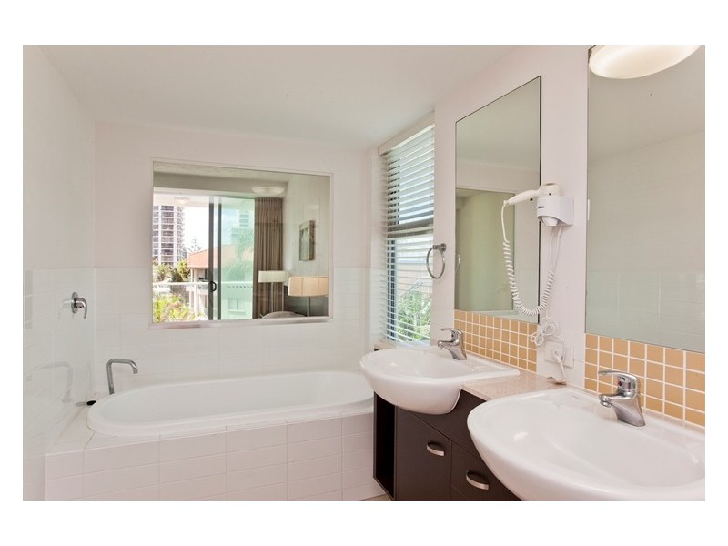 207 ‘Wings’ 18 Fern Street, Surfers Paradise QLD 4217