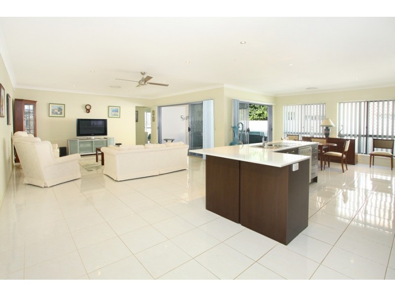 1/18 Heights Drive, Robina QLD 4226