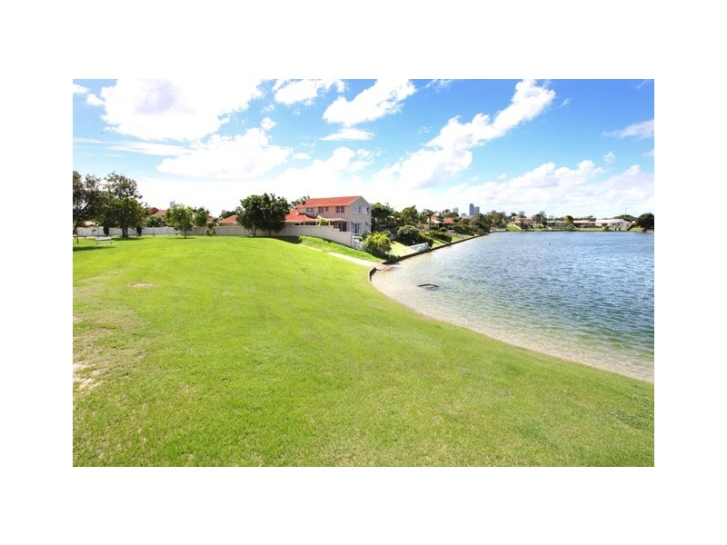 20 Darnay Road, Broadbeach Waters QLD 4218