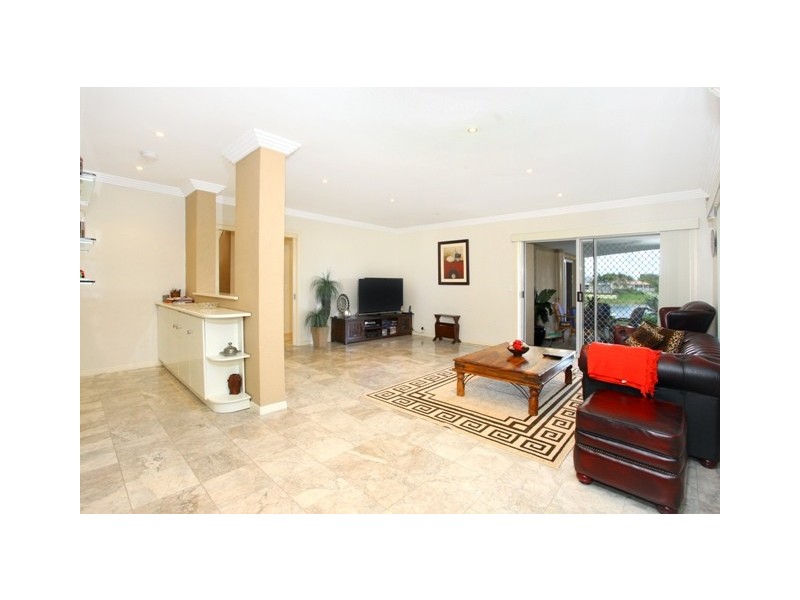 20 Darnay Road, Broadbeach Waters QLD 4218