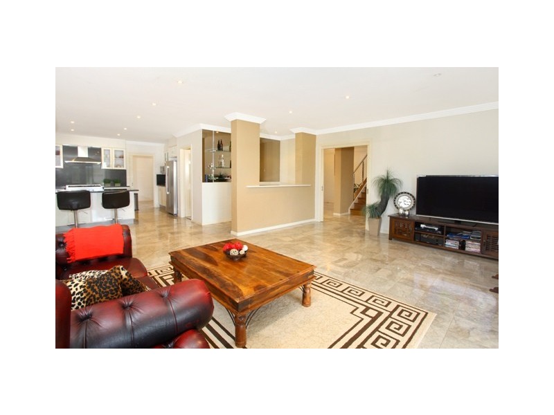 20 Darnay Road, Broadbeach Waters QLD 4218