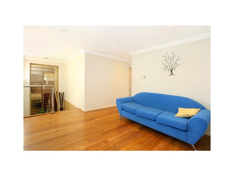 20 Darnay Road, Broadbeach Waters QLD 4218