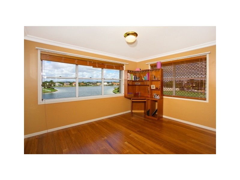 20 Darnay Road, Broadbeach Waters QLD 4218