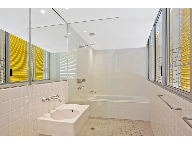 2102 ‘Air on Broadbeach’ 159 Old Burleigh Road, Broadbeach QLD 4218