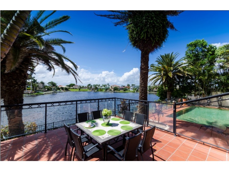 15 Tortuga Place, Clear Island Waters QLD 4226