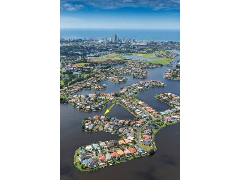 15 Tortuga Place, Clear Island Waters QLD 4226