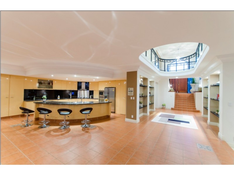 15 Tortuga Place, Clear Island Waters QLD 4226