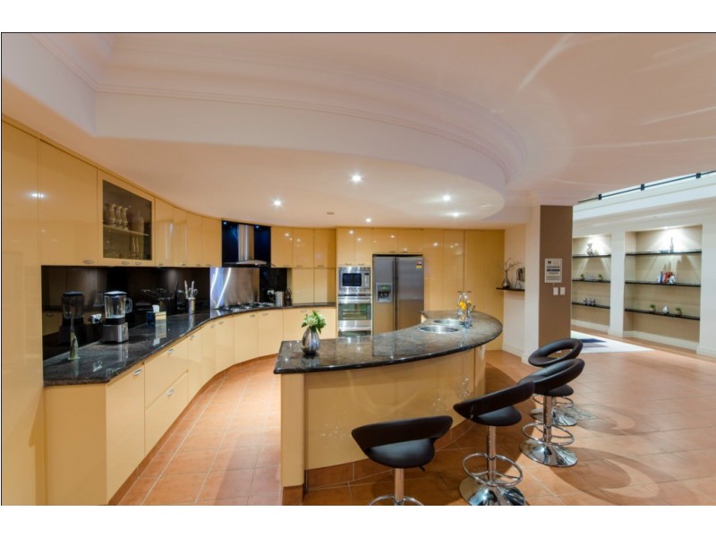 15 Tortuga Place, Clear Island Waters QLD 4226