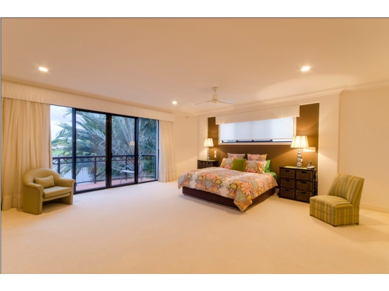 15 Tortuga Place, Clear Island Waters QLD 4226