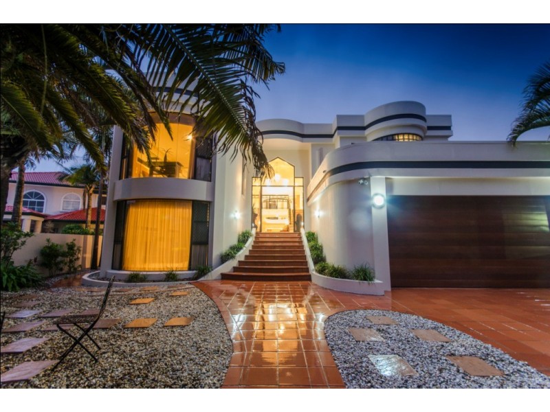 15 Tortuga Place, Clear Island Waters QLD 4226