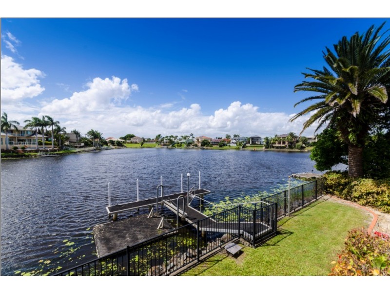 15 Tortuga Place, Clear Island Waters QLD 4226