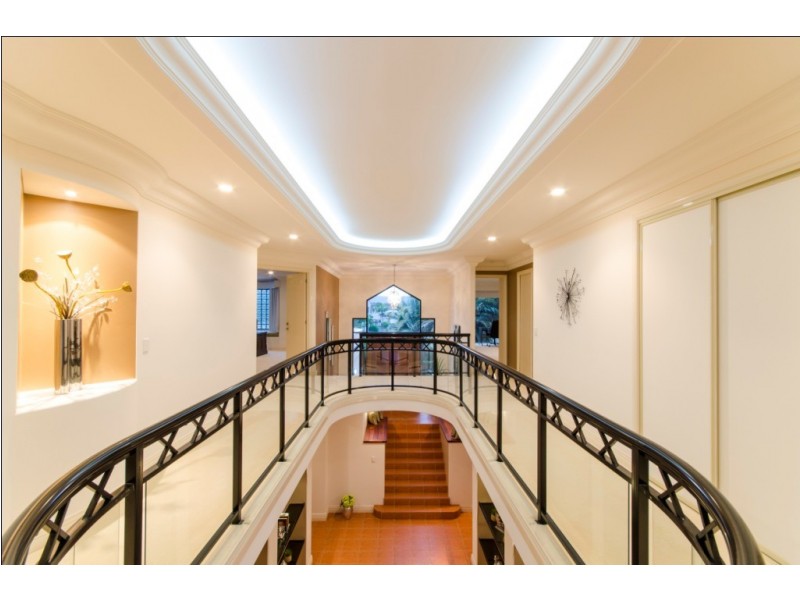 15 Tortuga Place, Clear Island Waters QLD 4226