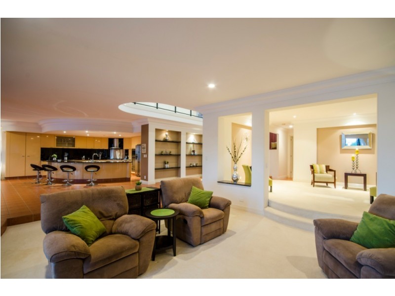 15 Tortuga Place, Clear Island Waters QLD 4226