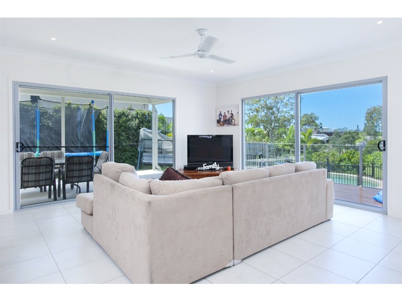 11 Skyburnett Street, Reedy Creek QLD 4227
