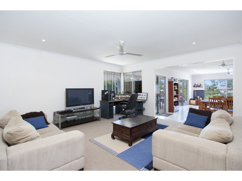 11 Skyburnett Street, Reedy Creek QLD 4227