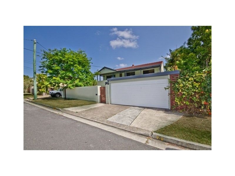 8 Raymond Ave, Bundall QLD 4217