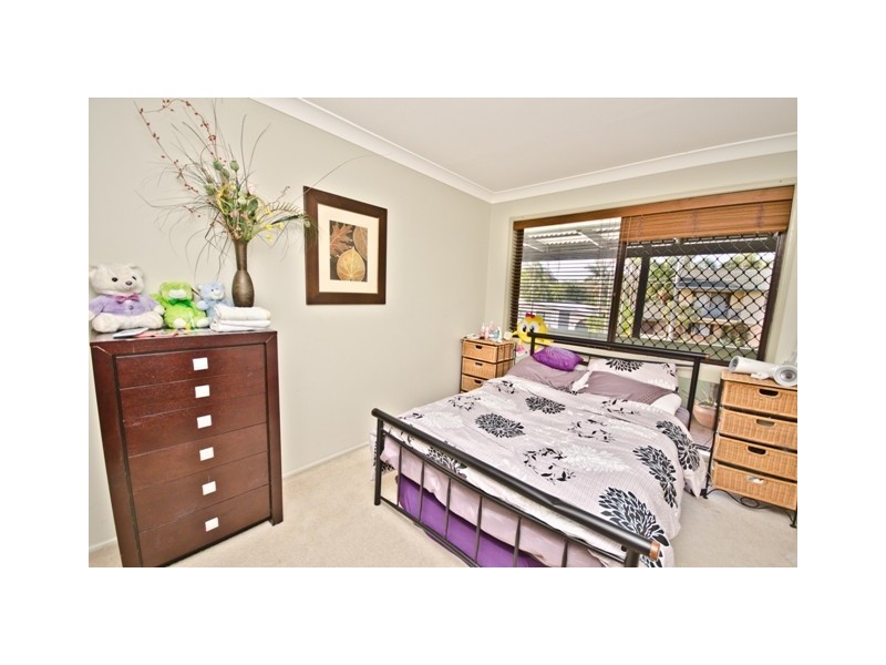 8 Raymond Ave, Bundall QLD 4217