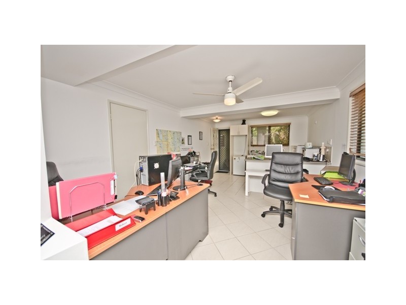 8B Raymond Ave, Bundall QLD 4217