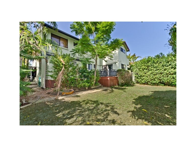 8B Raymond Ave, Bundall QLD 4217