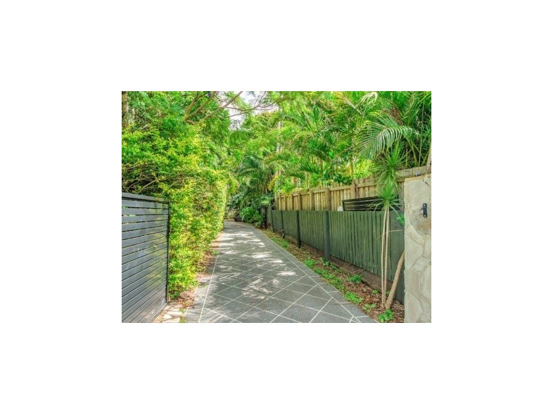 7 Yalgoo Court, Mermaid Waters QLD 4218