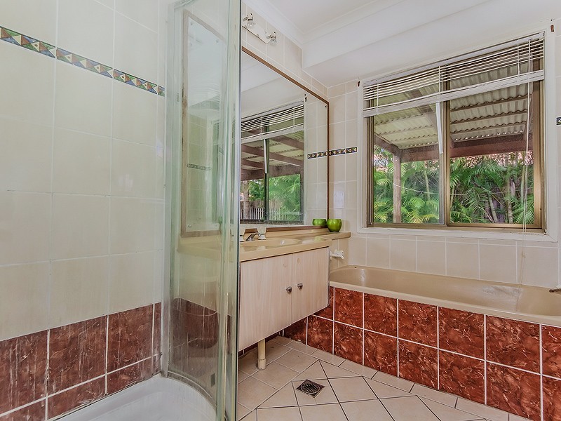 7 Yalgoo Court, Mermaid Waters QLD 4218