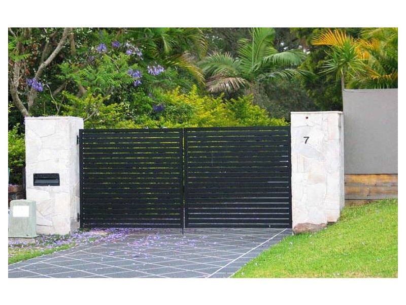 7 Yalgoo Court, Mermaid Waters QLD 4218