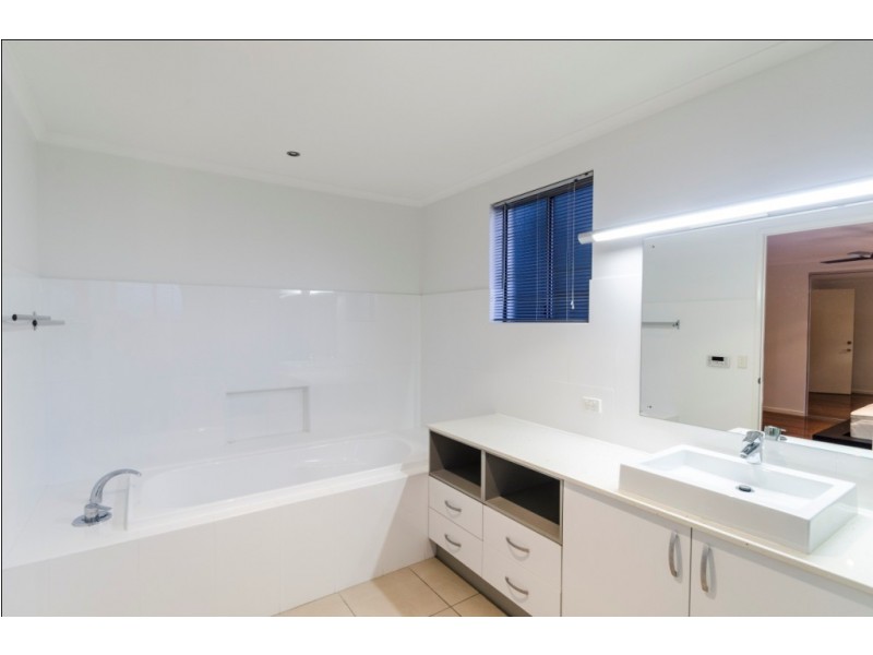 95 Bayswater Avenue, Varsity Lakes QLD 4227