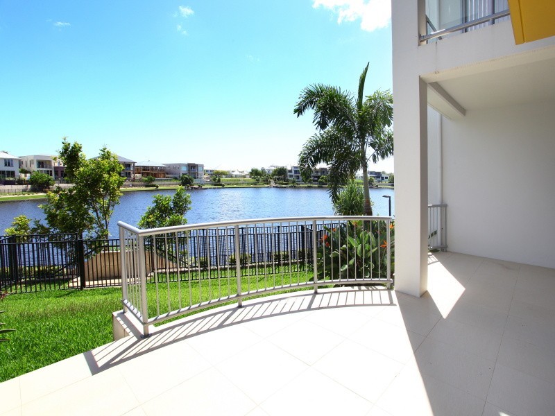 3/5021 Emerald Island Drive, Carrara QLD 4211
