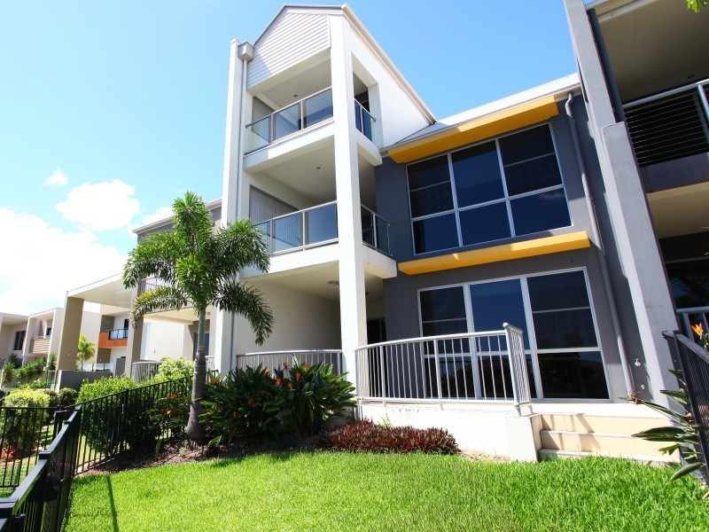 3/5021 Emerald Island Drive, Carrara QLD 4211