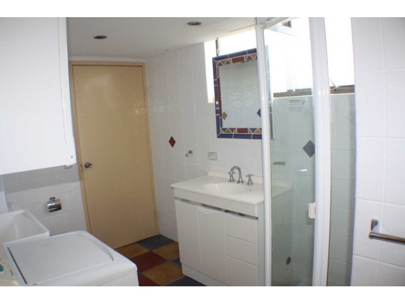 13/19 “Columbia Tower”. Fern St, Surfers Paradise QLD 4217