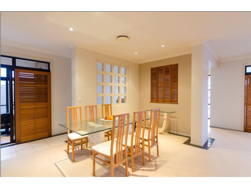 17 Karabella Court, Mermaid Waters QLD 4218