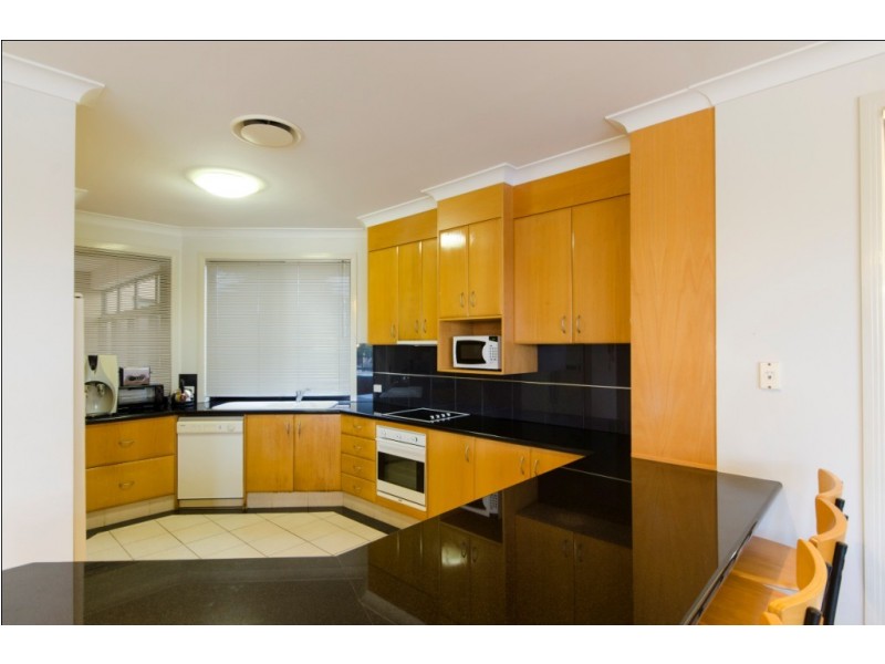 17 Karabella Court, Mermaid Waters QLD 4218