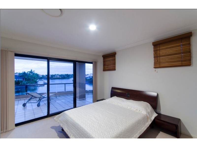 17 Karabella Court, Mermaid Waters QLD 4218