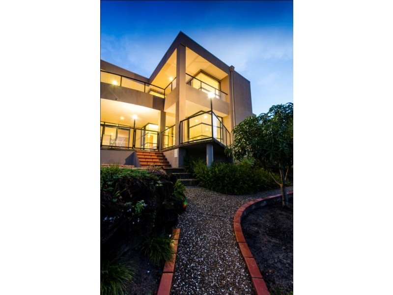 17 Karabella Court, Mermaid Waters QLD 4218