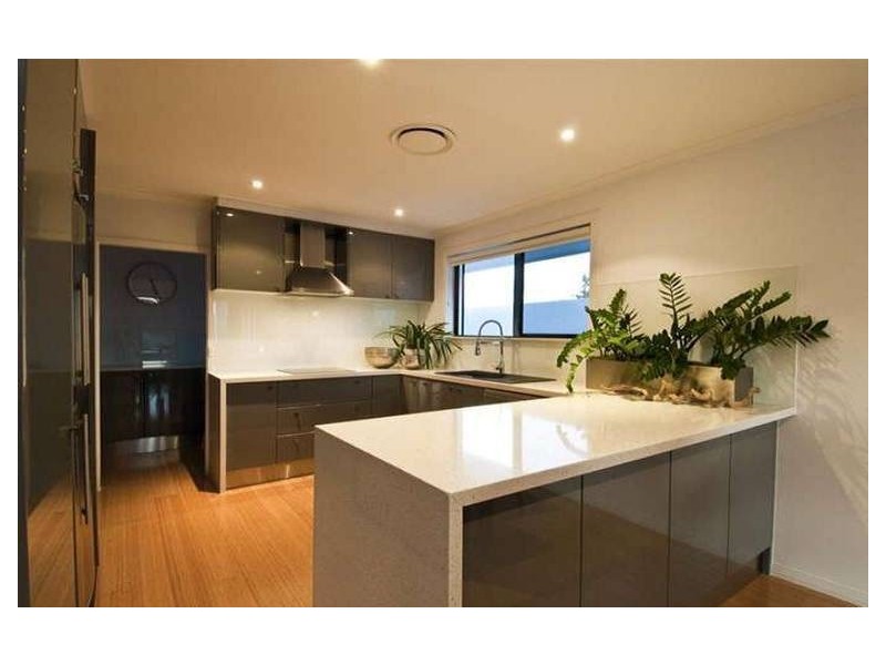 9 Moomba, Sorrento QLD 4217