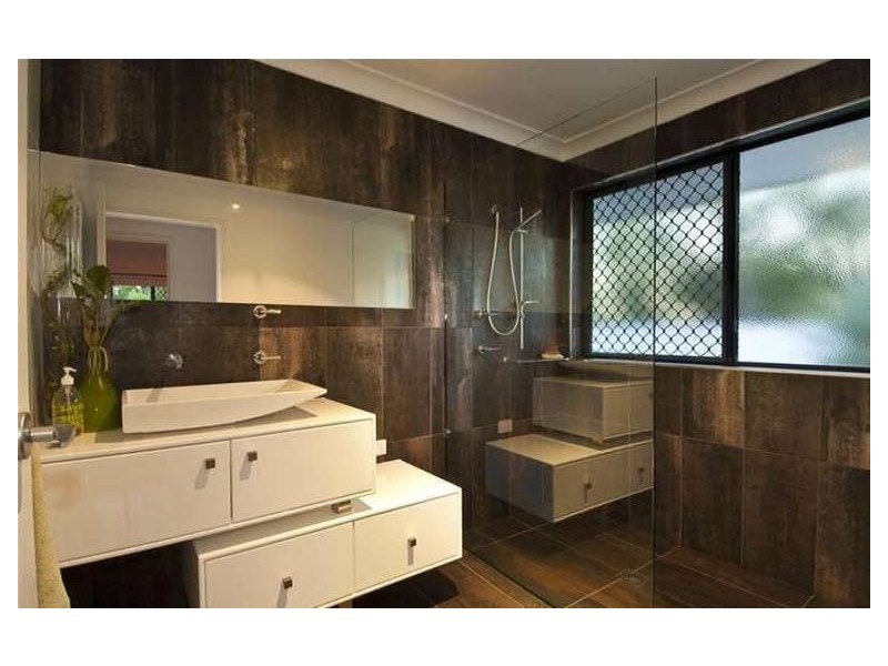 9 Moomba, Sorrento QLD 4217