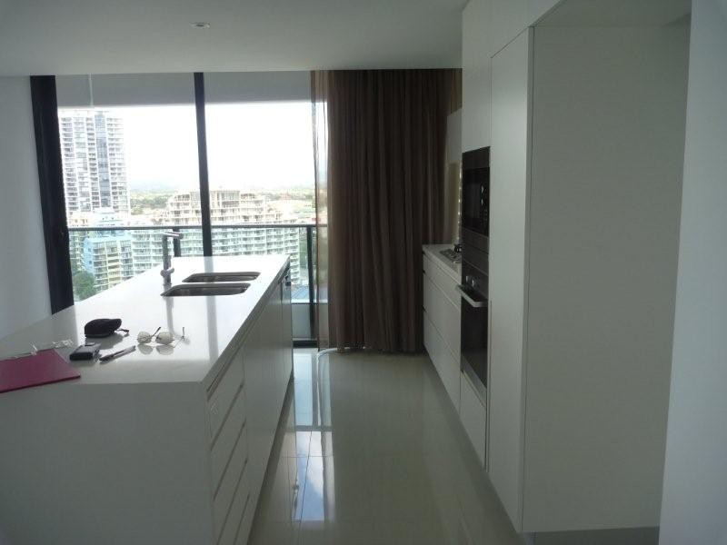21407 ‘Oracle’ Elizabeth Ave, Broadbeach QLD 4218