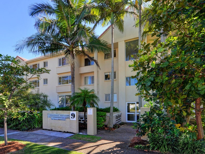 2/9 Francis Street, Mermaid Beach QLD 4218