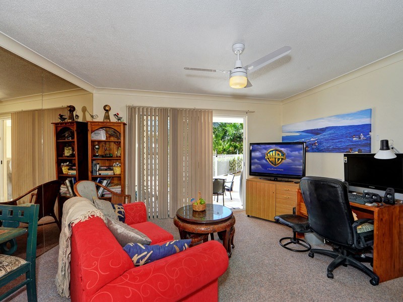 2/9 Francis Street, Mermaid Beach QLD 4218