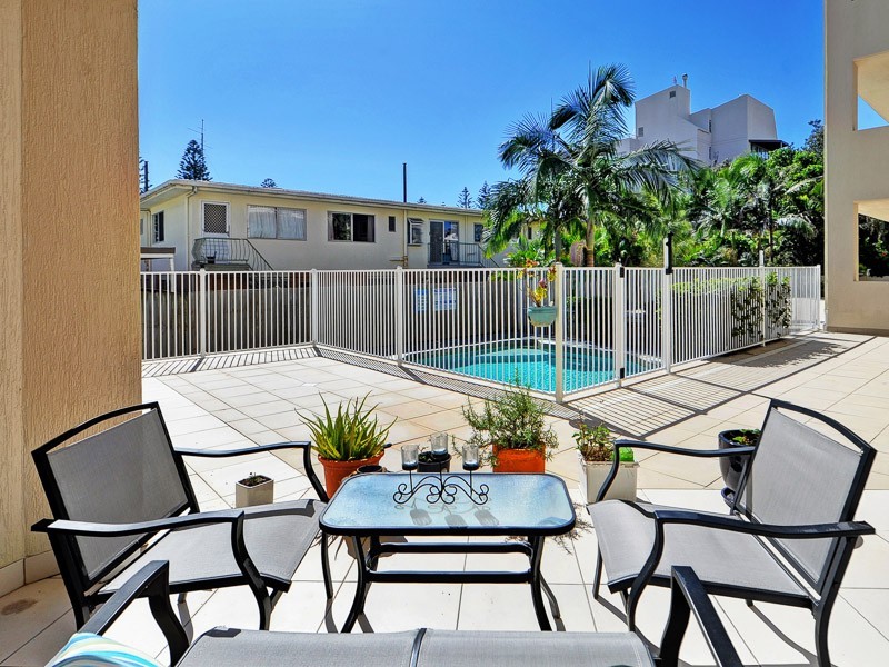 2/9 Francis Street, Mermaid Beach QLD 4218