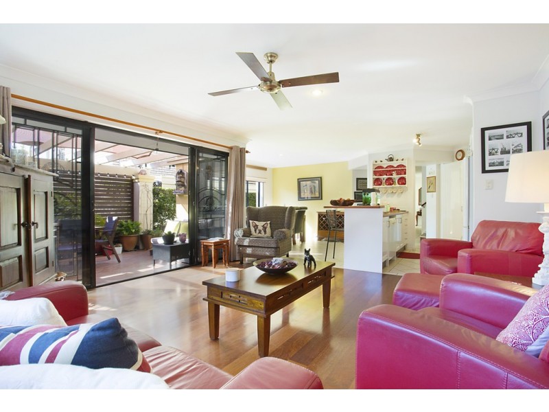 2/16 Evandale Crescent, Miami QLD 4220