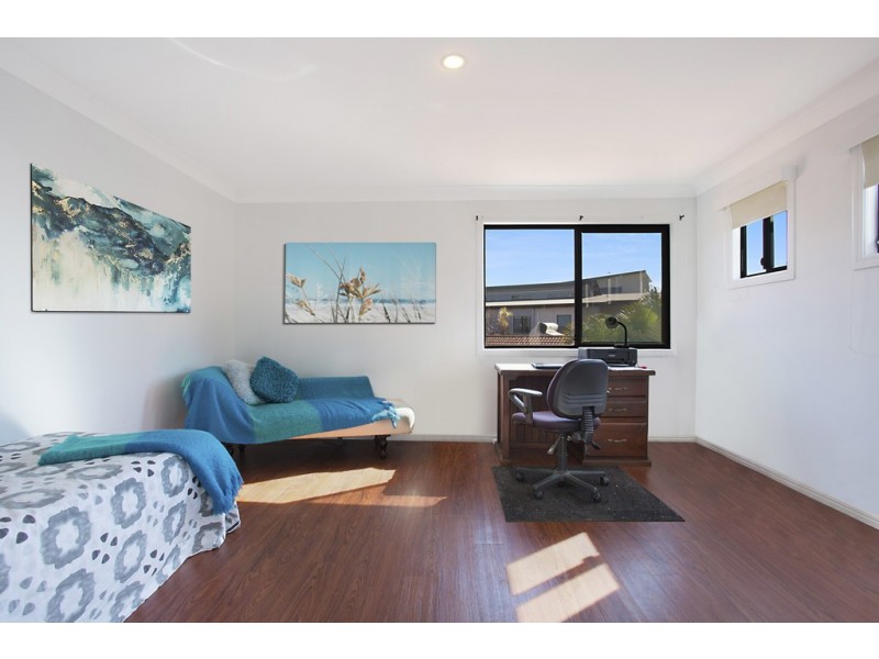 2/16 Evandale Crescent, Miami QLD 4220