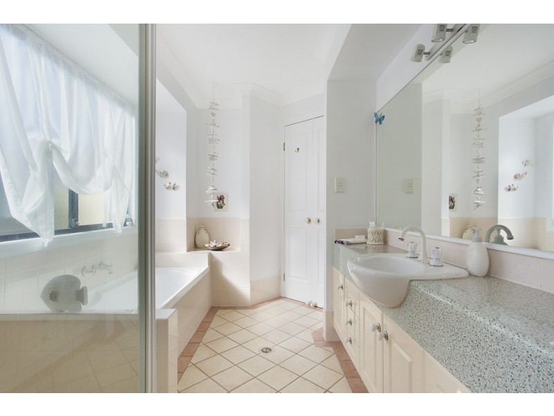 2/16 Evandale Crescent, Miami QLD 4220